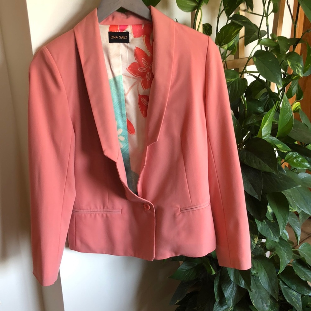 Beautiful coral blazer. Silk interior. Made in Argentina